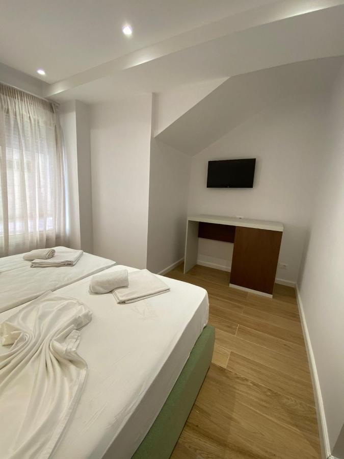 Eval Hotel Sarandë Exterior foto